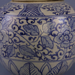 Ваза в бело-синих тонах с крышкой