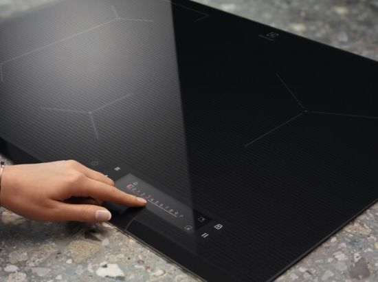 Индукционная варочная панель Electrolux EIS8648 SensePro