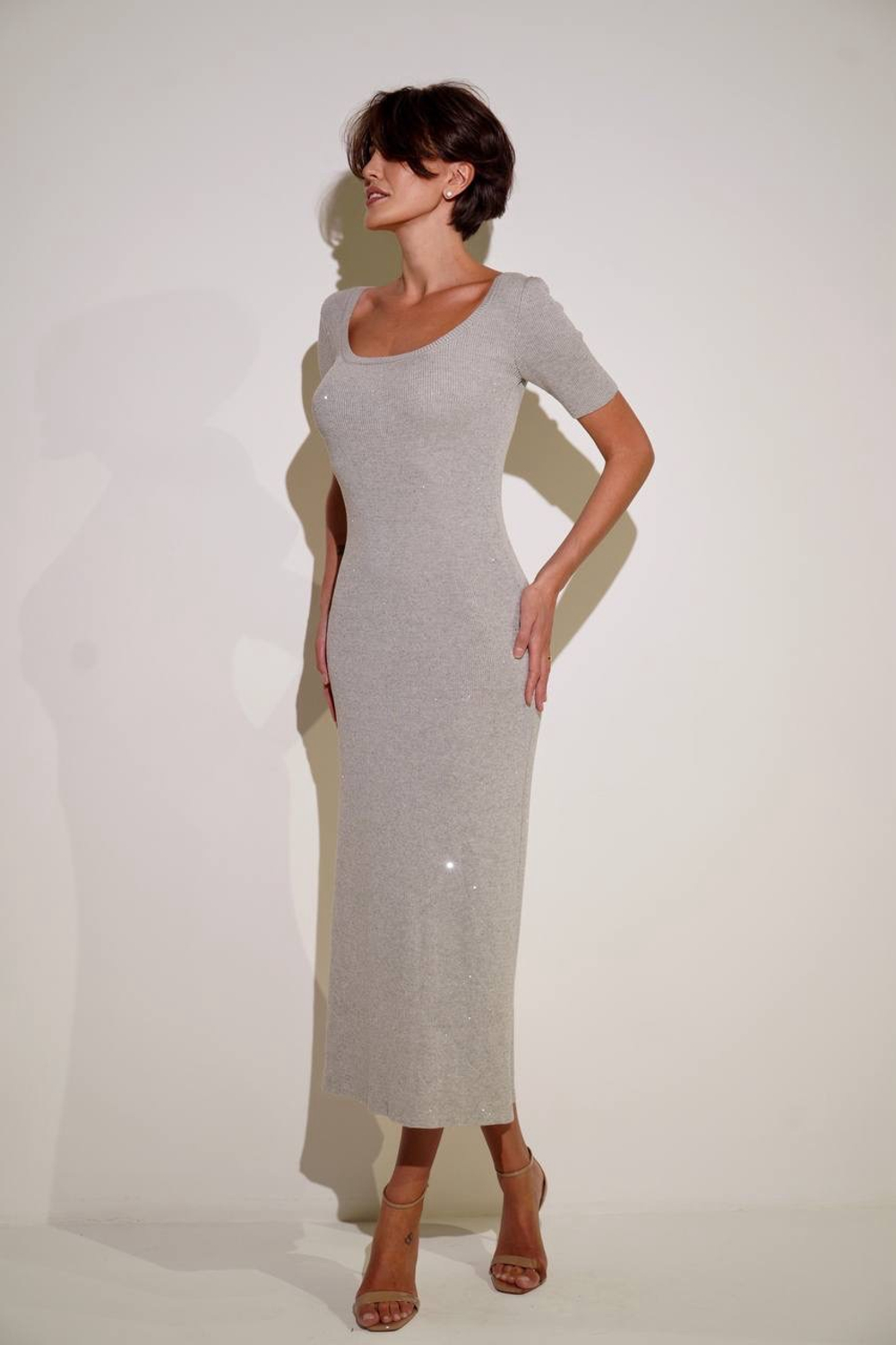 Платье макси с паетками в цвете серебро