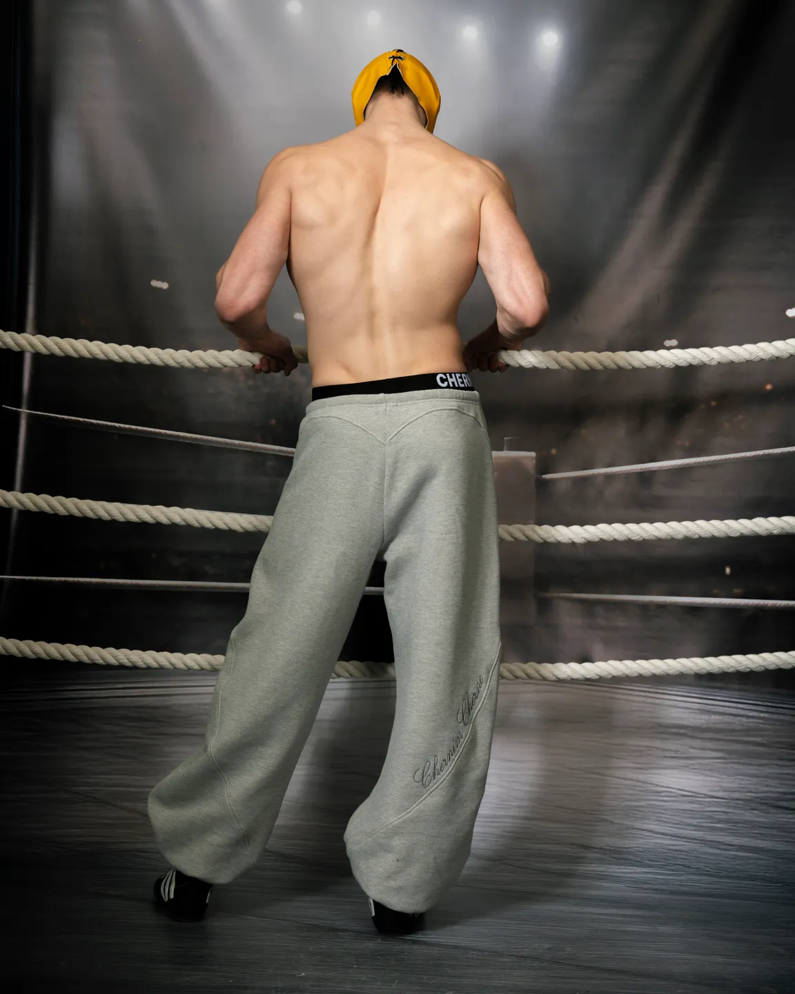 Серые брюки 