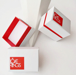 Футляр картонный с округлыми гранями и прослойкой.