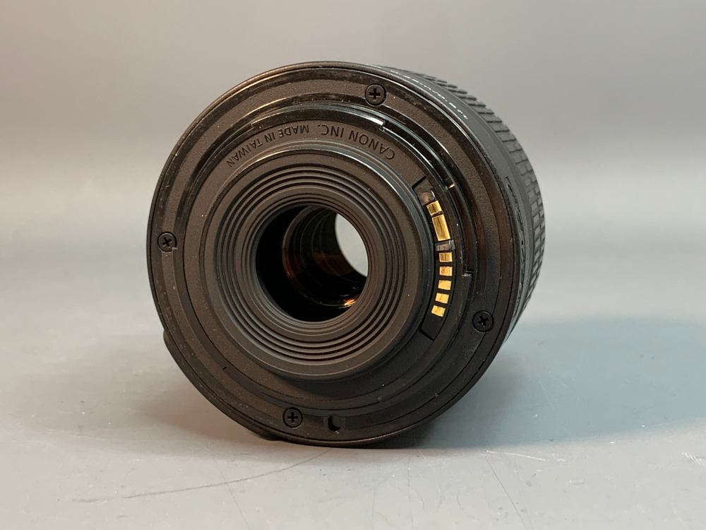 Canon 650D kit 18-55mm 3.5-5.6 IS II 12.000 кадров