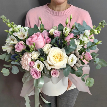 Композиция в шляпной коробке