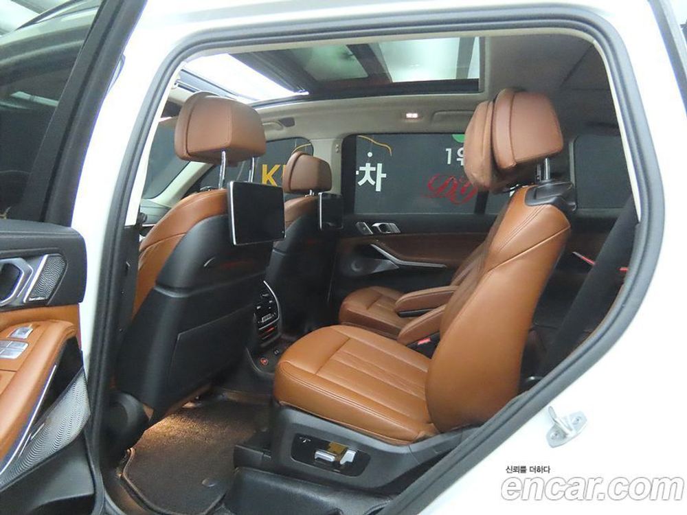 BMW X7 (G07) M50i 6-и местный (10.2020)