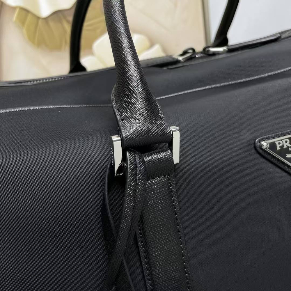 Дорожная сумка Prada