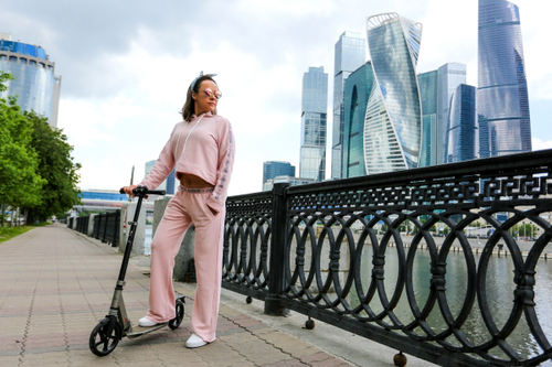 Толстовка женская укороченная бархатная с резинками