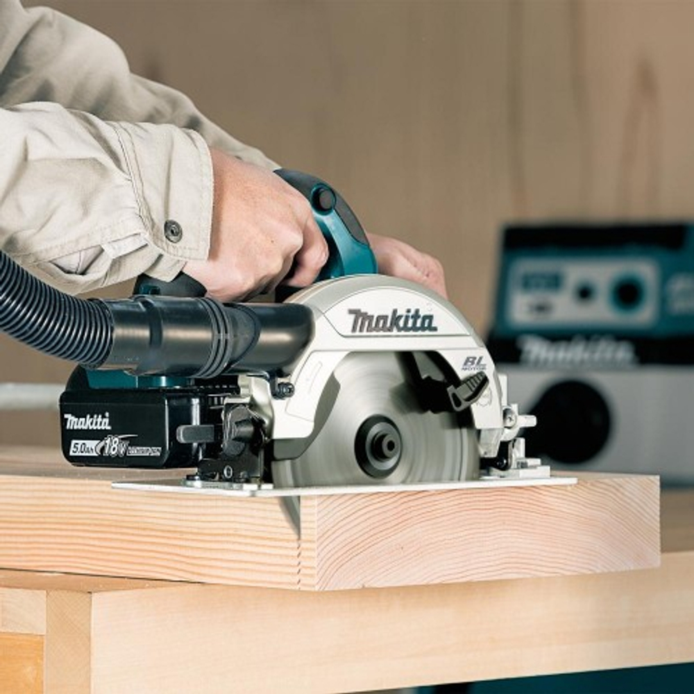 Пила циркулярная аккумуляторная MAKITA DHS 661 ZU с бесщеточным двигателем без АКБ и ЗУ DHS661ZU
