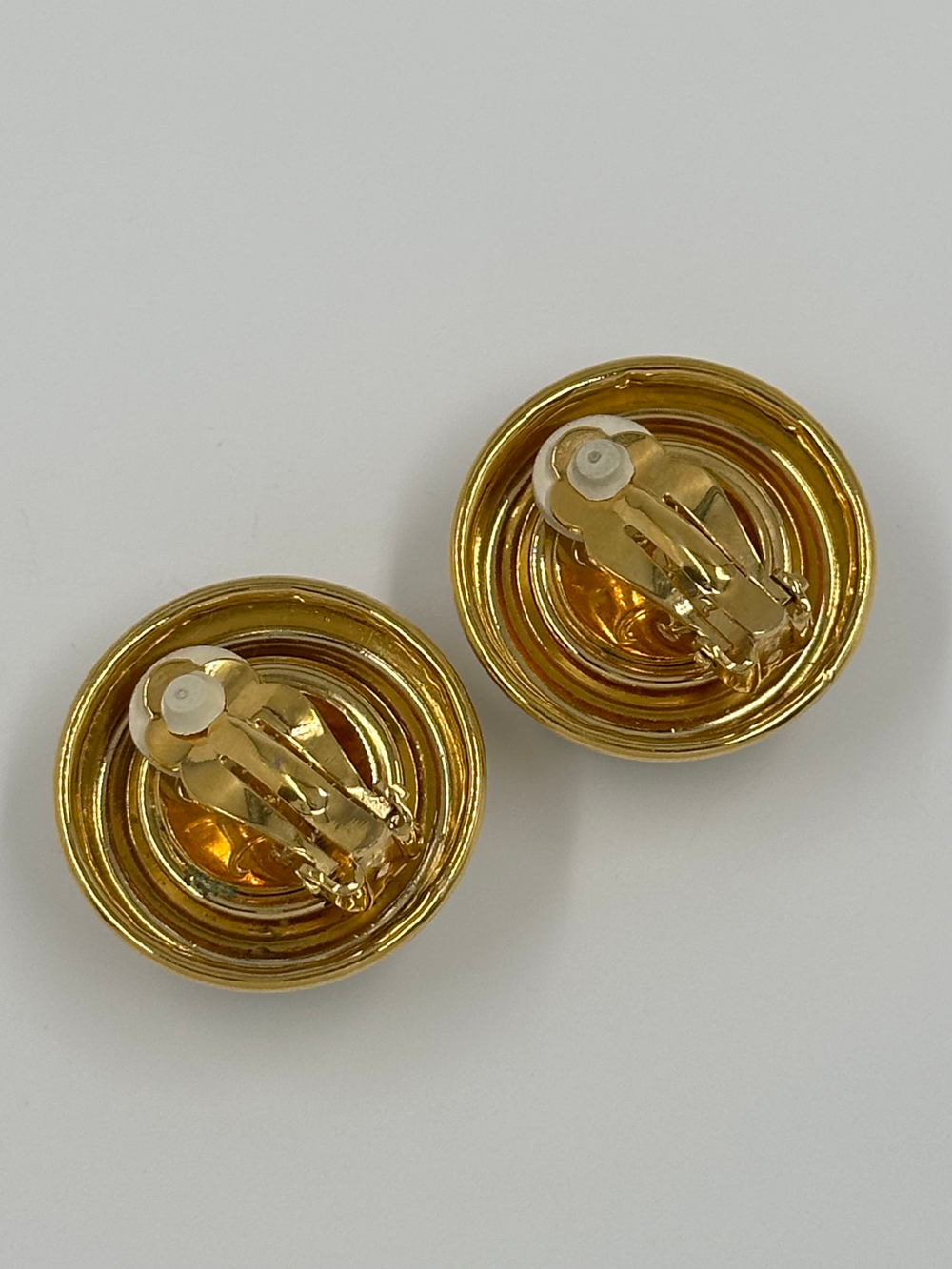 Клипсы с зелёными кабошонами Oscar de la Renta