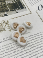 Пуговицы тканевые белые с золотым сердечком