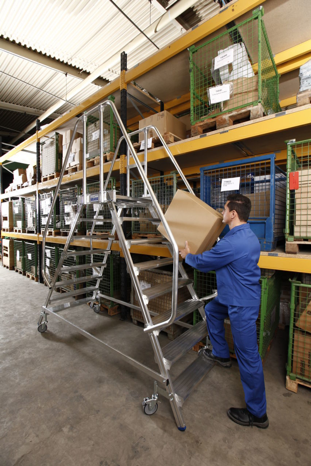 Лестница платформа двухсторонняя  4 ступеней арт.