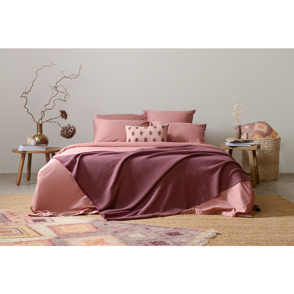 Простыня на резинке из сатина темно-розового цвета из коллекции essential, 200х200х30 см