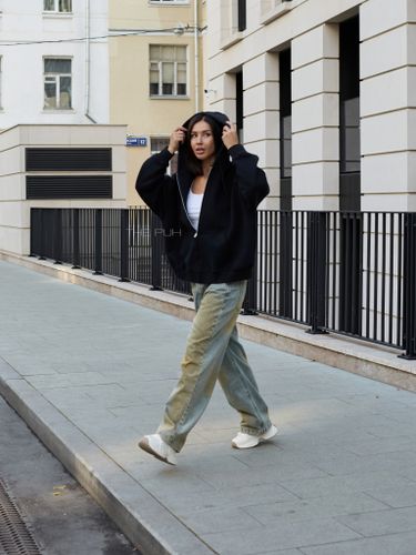 Худи на молнии в черном цвете