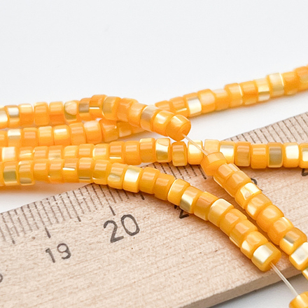 Перламутр тонированный, цвет желтый, размер около 2,5*3,5 мм, цена за отрезок 19 см (1/2 нити)