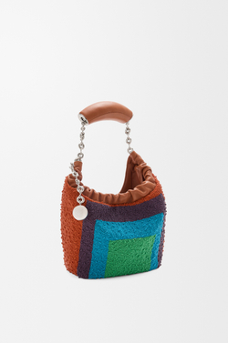 Loewe Мини-сумка-мешок Squeeze из кожи с бисером, карамельный