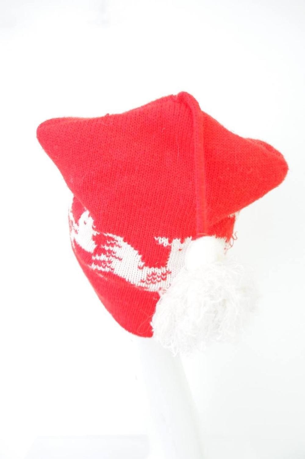 Шапка с принтом красная