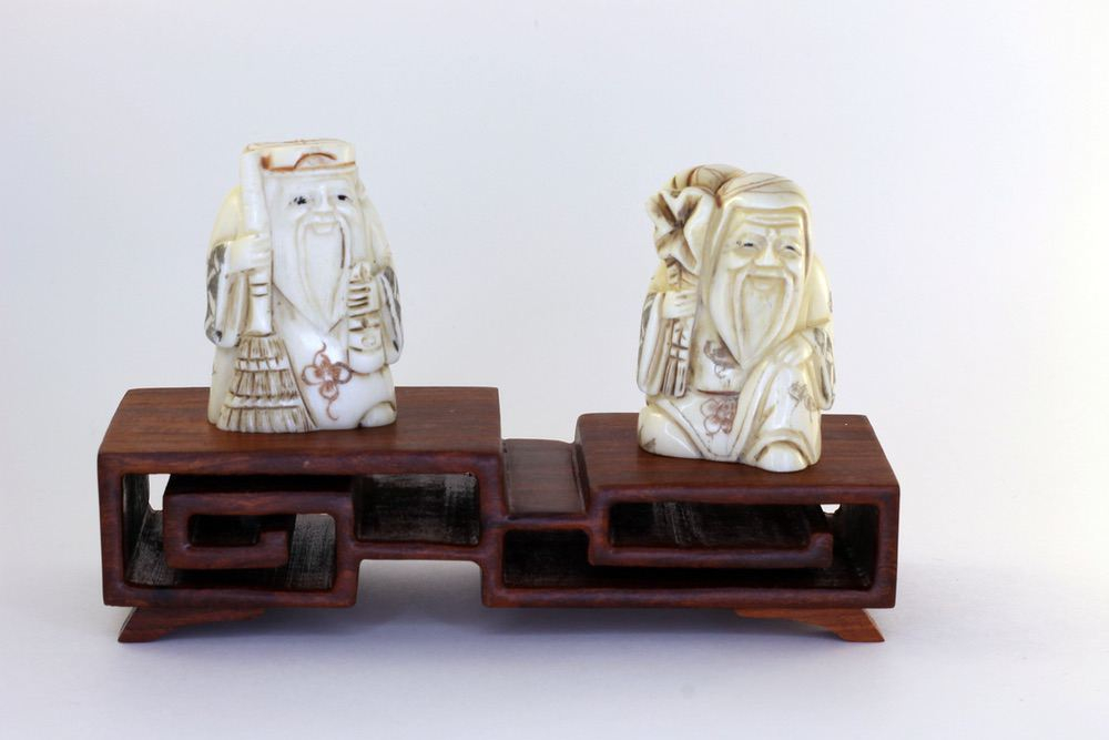 Сет нэцкэ Дзюродзин и Фукурокудзю на подставке