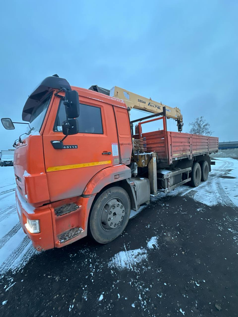 КамАЗ 65115 6x4 Бортовой с КМУ 732450 (Дизельный, 11,7 л, 301 л.с., МТ)