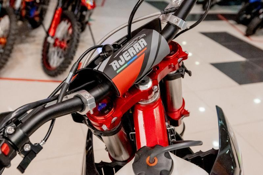 Мотоцикл кроссовый Ajerra SAGAI SS K9 CB300RL (4 клапана)  Red 21/18
