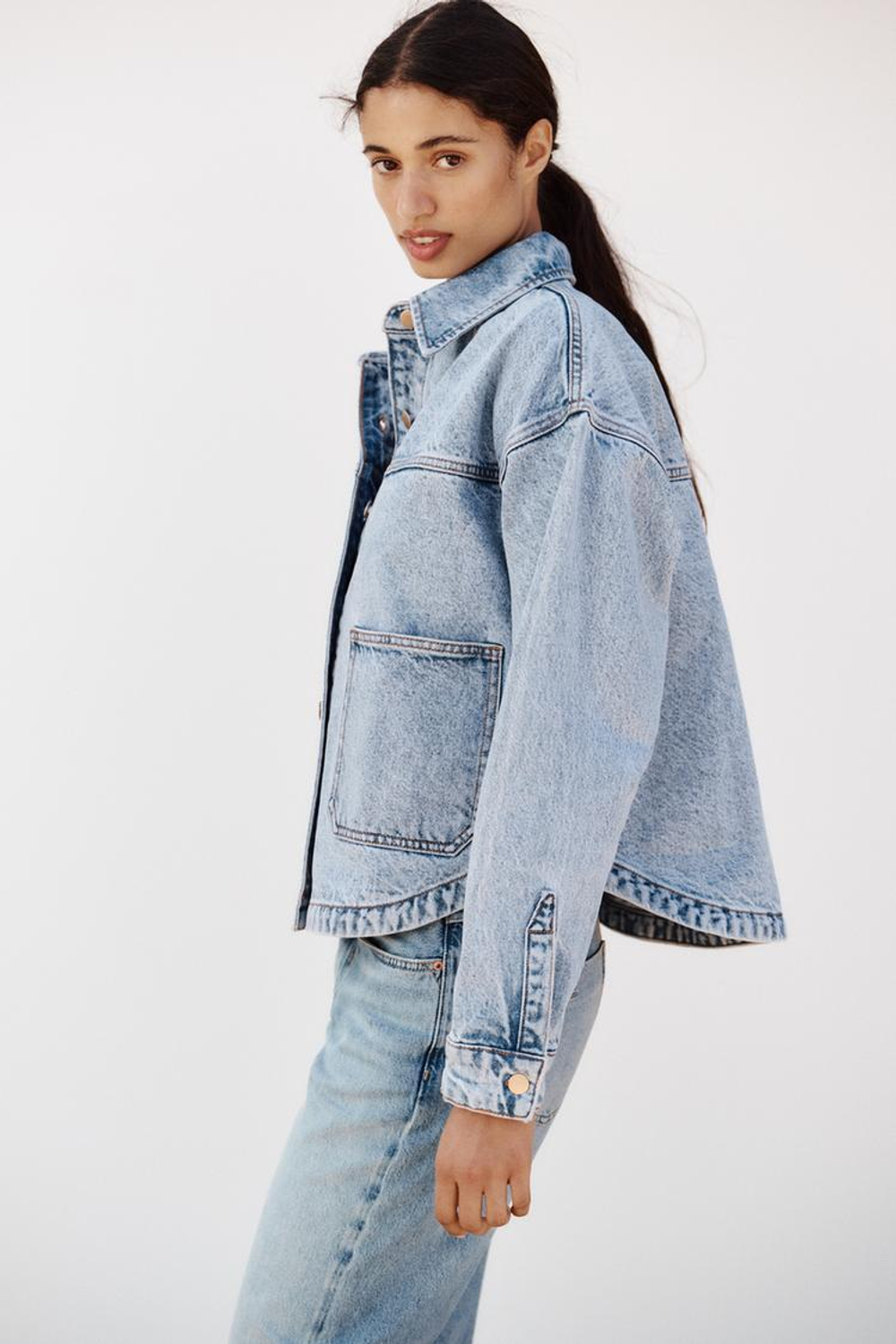 ZARA ДЖИНСОВАЯ КУРТКА Z1975 С КАРМАНАМИ, ГОЛУБОЙ