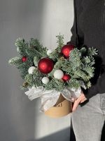 Новогодняя композиция в шляпной коробке