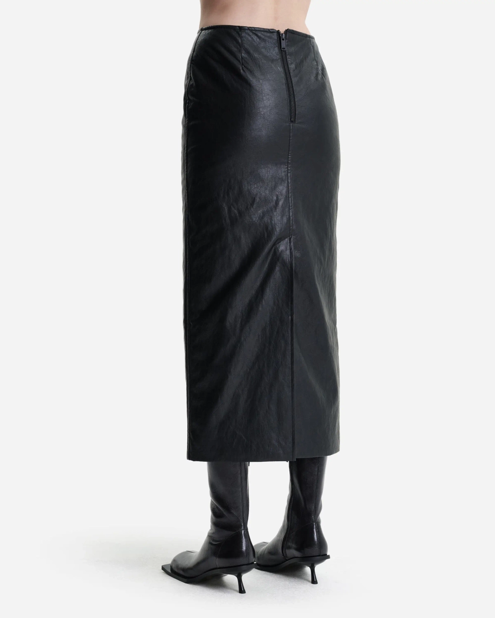 Утепленная юбка миди из экокожи