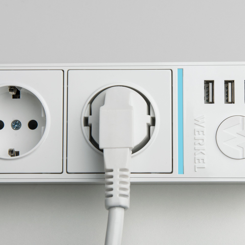 Розеточный блок 4-х местный + 3 USB белый WL20-04-03