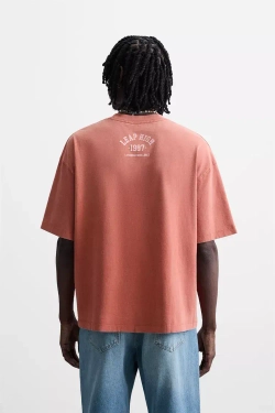 ZARA ФУТБОЛКА С ПРИНТОМ В СТИЛЕ ПРЕППИ, КРАСНЫЙ