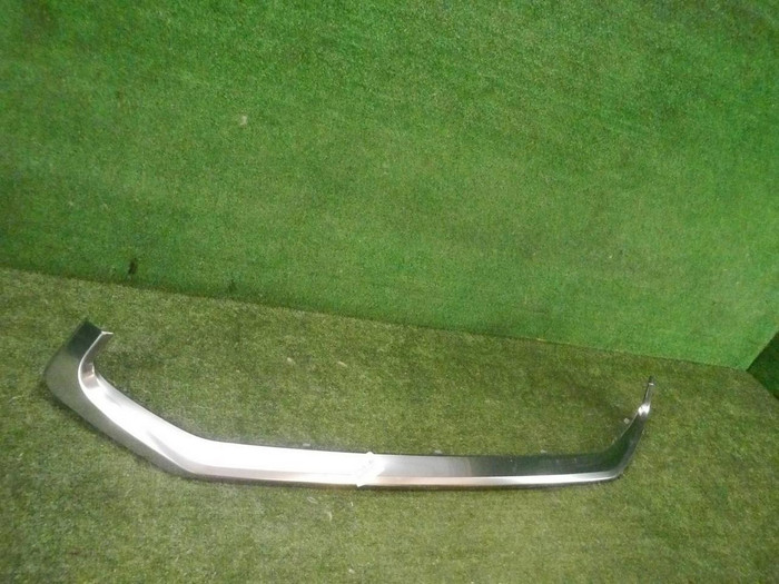 Молдинг решетки радиатора Lexus LX 3 (15-23) TRD