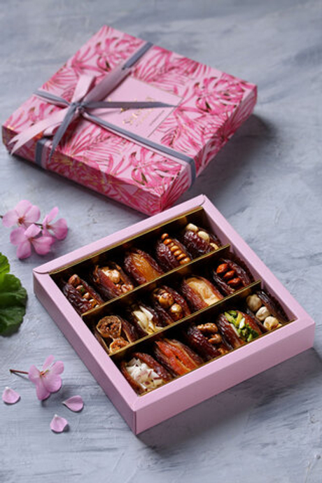 Подарочный набор фиников Shahani DeliPink Box 15 шт 80210171 Иран