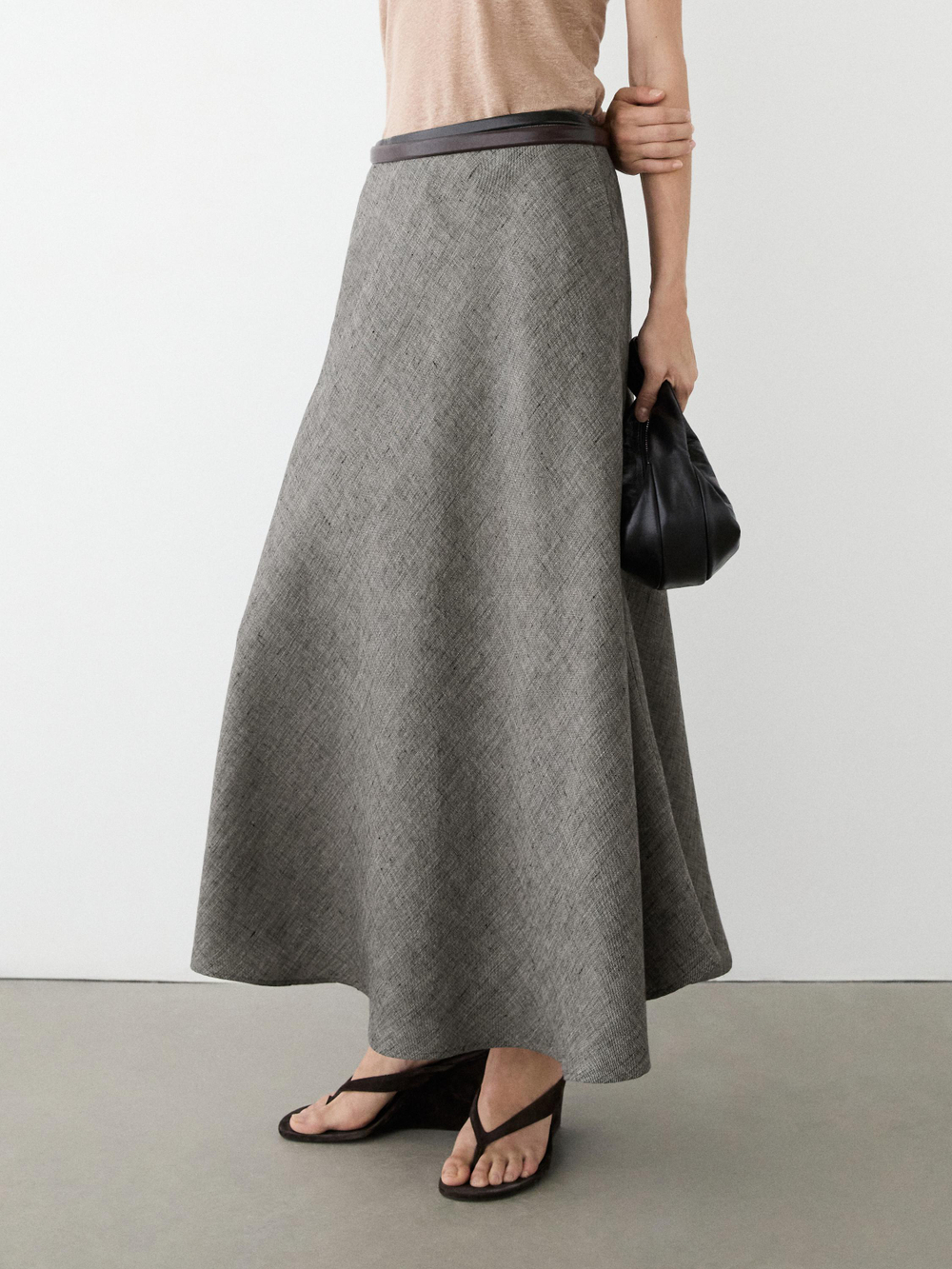 Massimo Dutti Льняная расклешенная юбка миди, черный