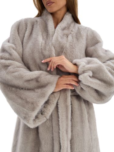 Длинная серая шуба из эко-меха