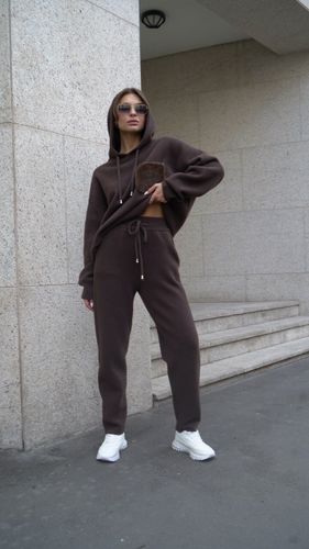 Женский трикотажный костюм шоколадного цвета с брюками