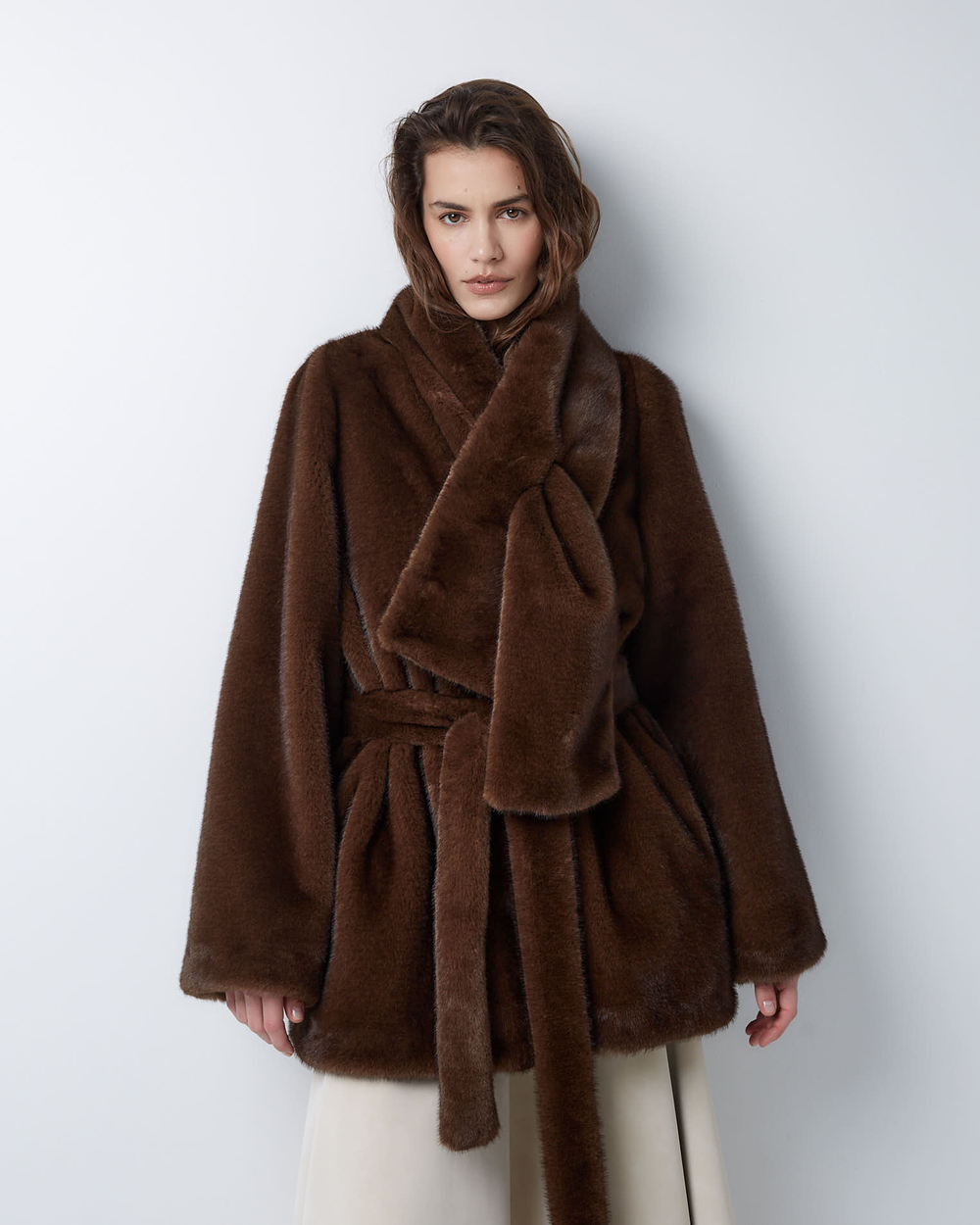 Шуба из искусственного меха норки коричневый