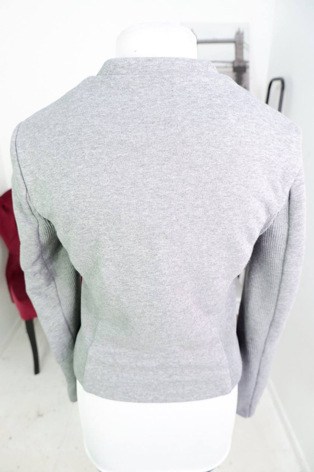 Толстовка Zara модная, маркировка М, визуально на 46 размер