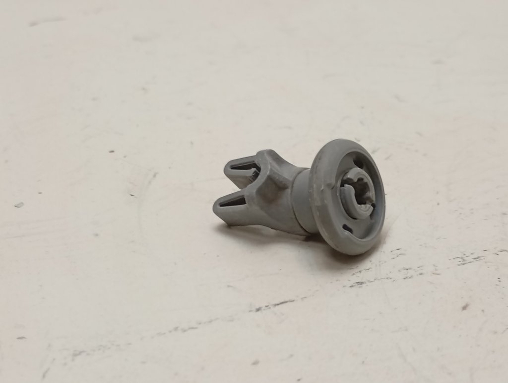 DIS5831 ктп4 Ролик верхней корзины для посудомоечных машин Beko Kuppersberg 1885800600 б/у