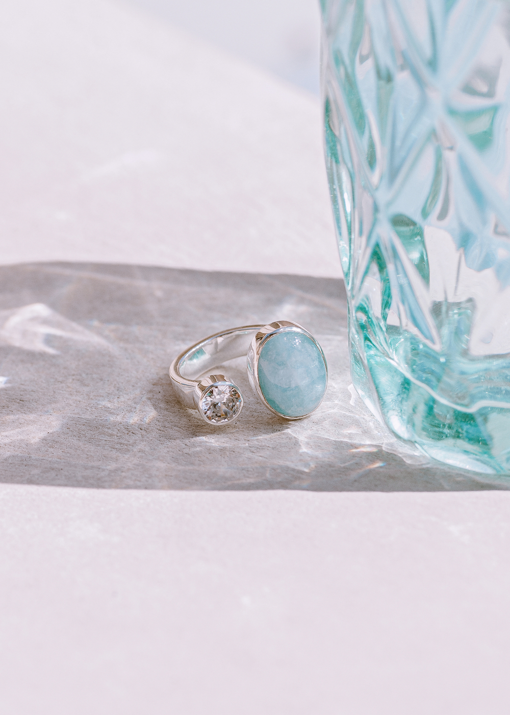 Кольцо «Дуо» с овальным аквамарином и белым топазом