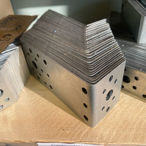 Крепежный уголок асимметричный 130х50х65 ОЦ.