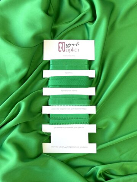 Шелк армани зеленый глянцевый плотность 90 г/м2 отрезом 50х75 см