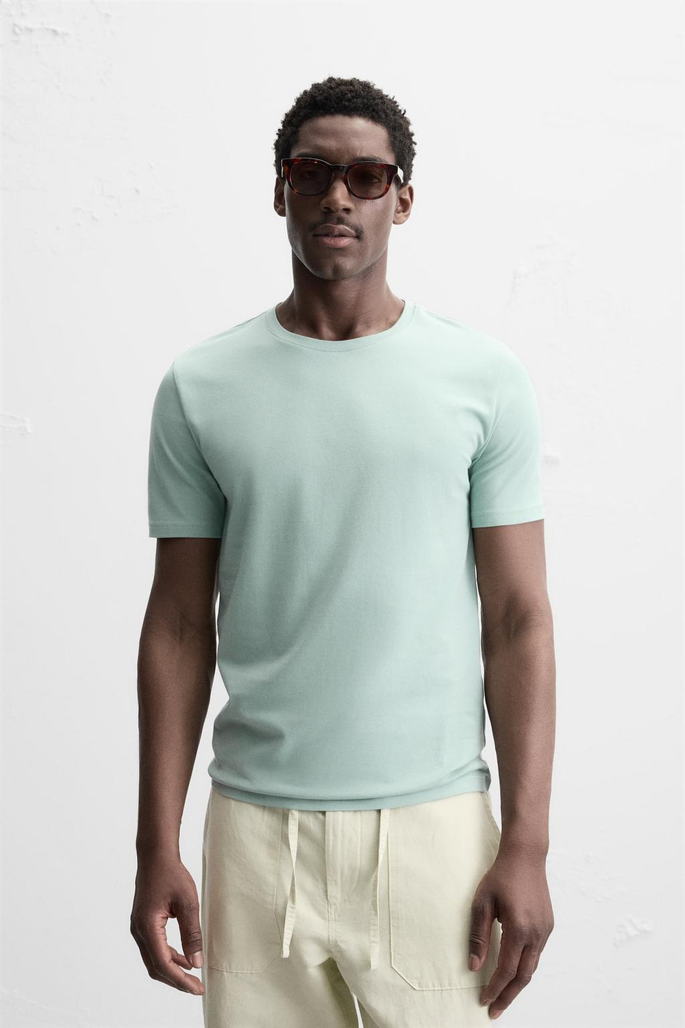 Базовая футболка slim fit