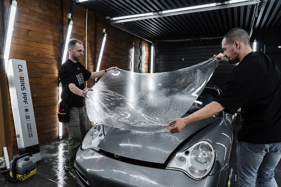 Porsche  в антигравийную пленку Carbins PPF G190