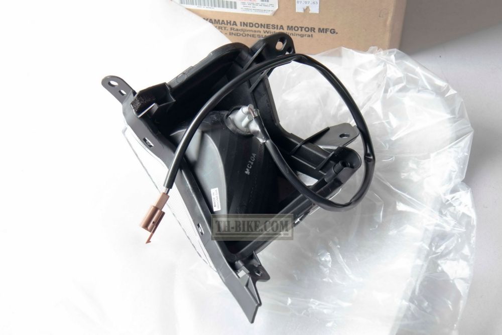 2DP-H3310-00. FRONT FLASHER LIGHT ASSY 1. Right Winker. Fairing NMAX GPD150A, NMX, N-Max