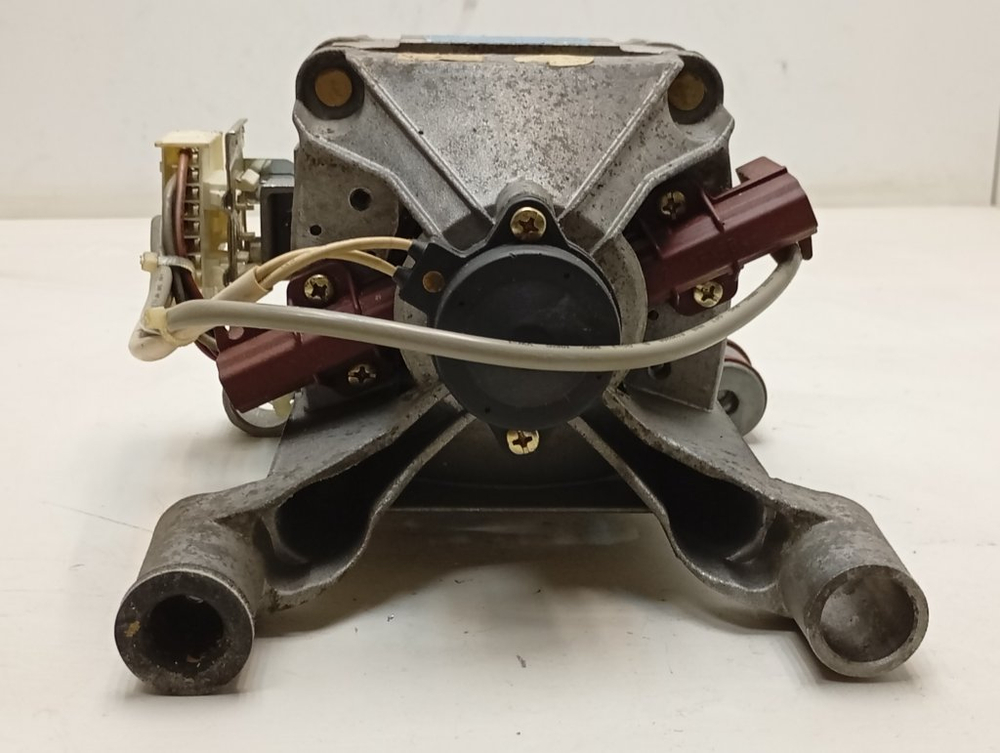 S803J кт45 Двигатель для стиральной машины Samsung DC68-00682A б/у 8 контактов