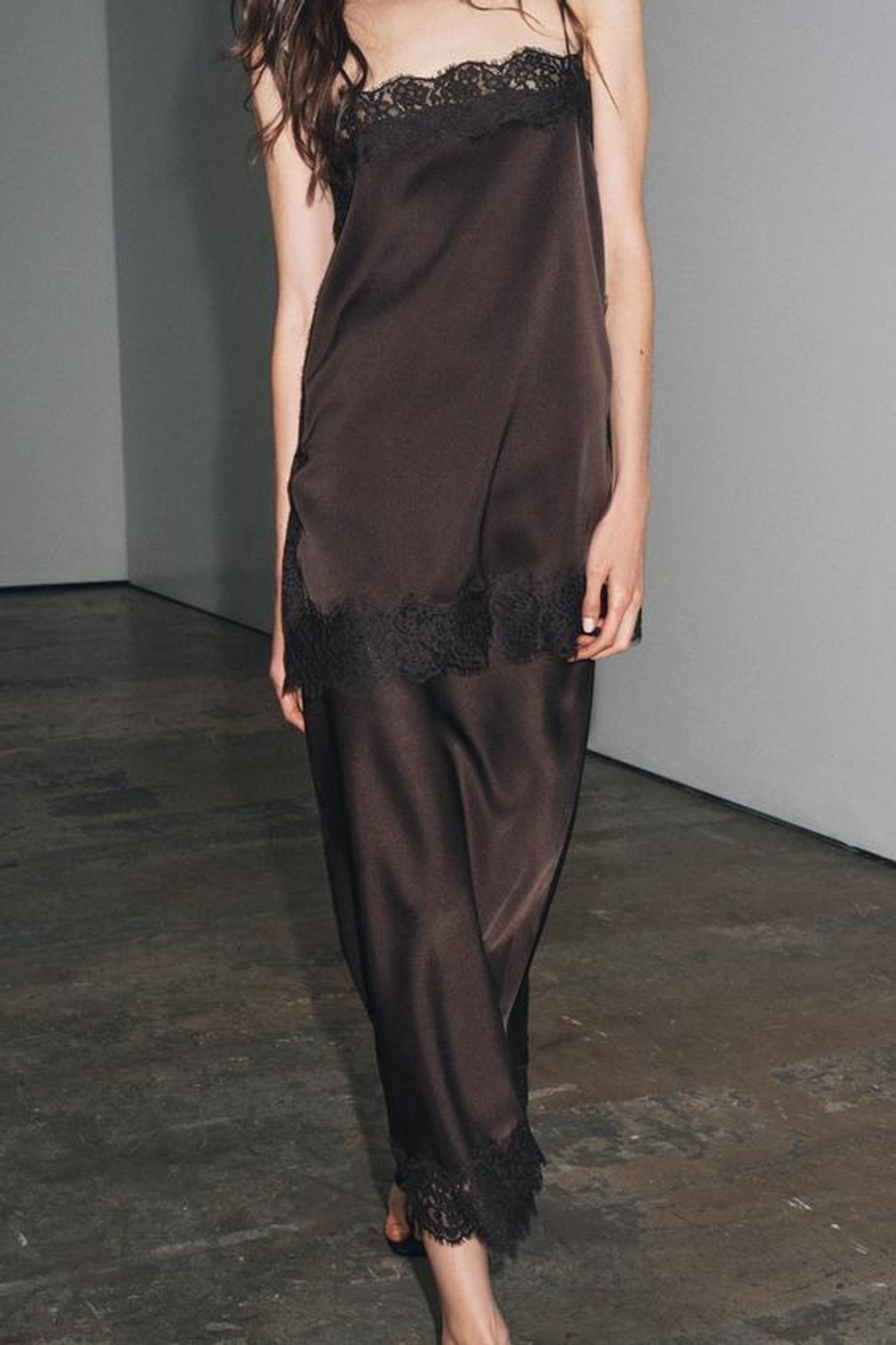 ZARA АТЛАСНАЯ ЮБКА С КРУЖЕВОМ — ZW COLLECTION, ТЕМНО-КОРИЧНЕВЫЙ