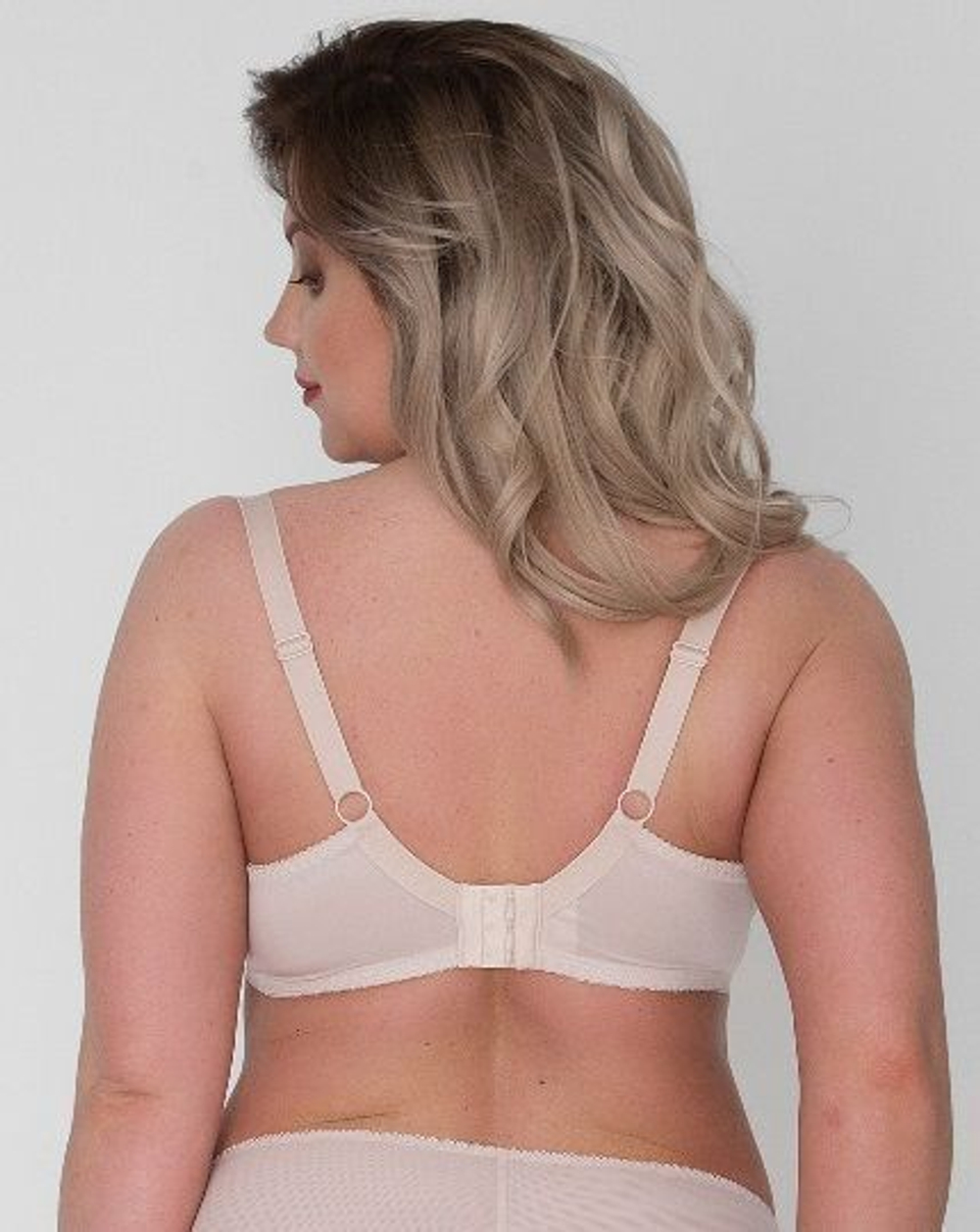 Бюстгальтер на косточках с шитыми чашками +size из ткани с тиснением (Размер: 75J) (Цвет: телесный)