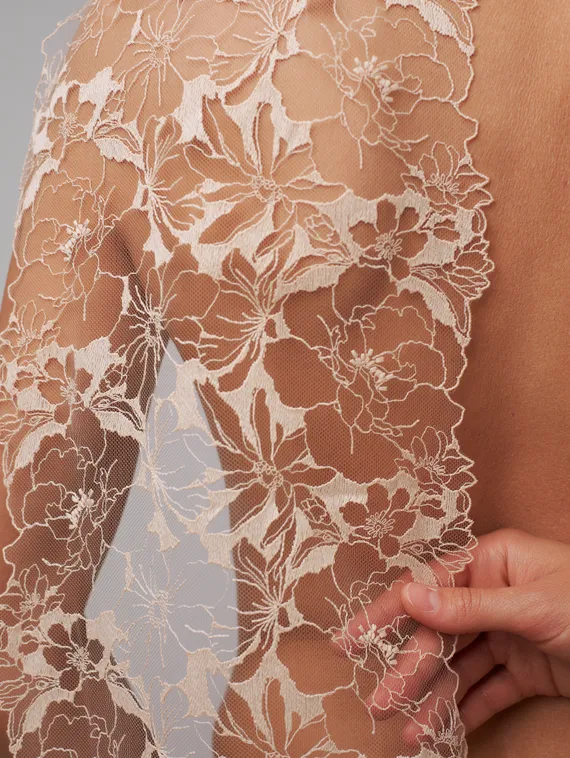 05-98 Вышивка на неэл. сетке 23 см, телесный