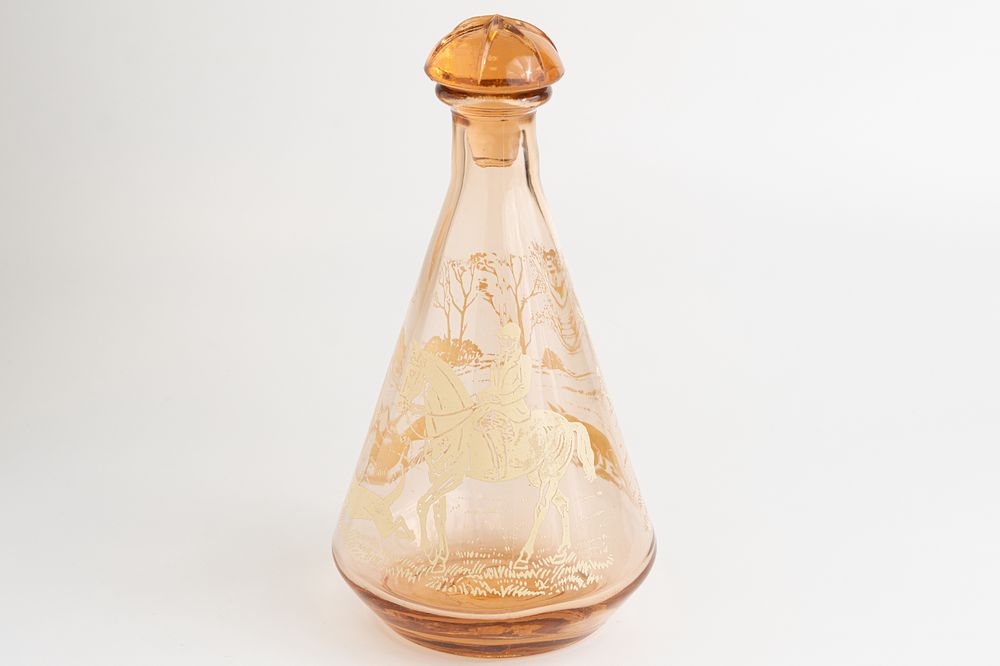 Декантер с изображением сцены охоты
