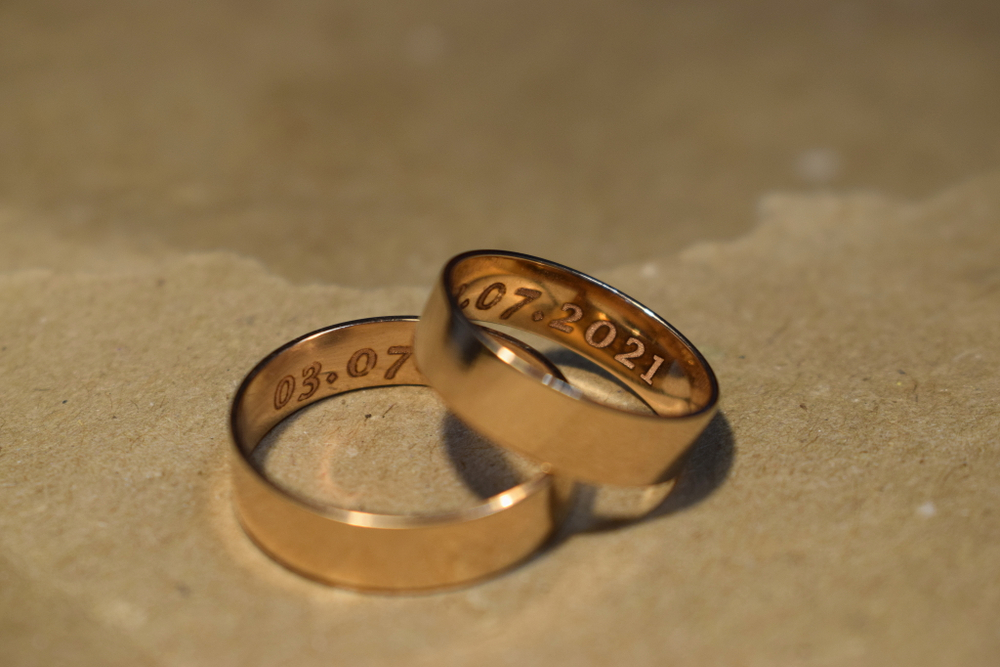 Обручальная пара с гравировкой