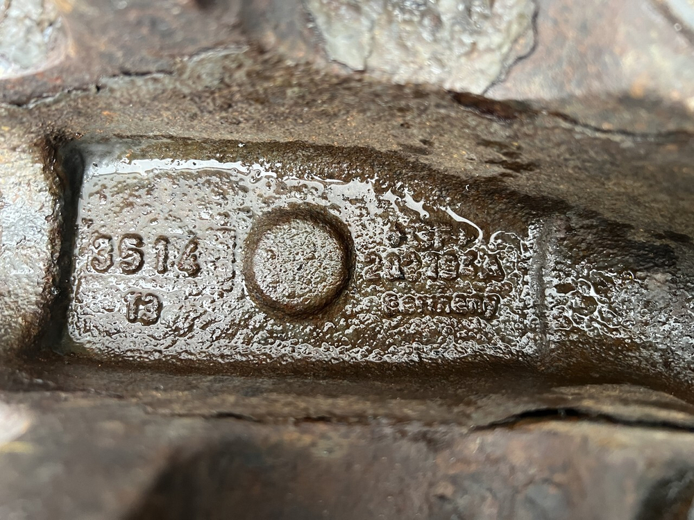 Кронштейн пневморессоры левый