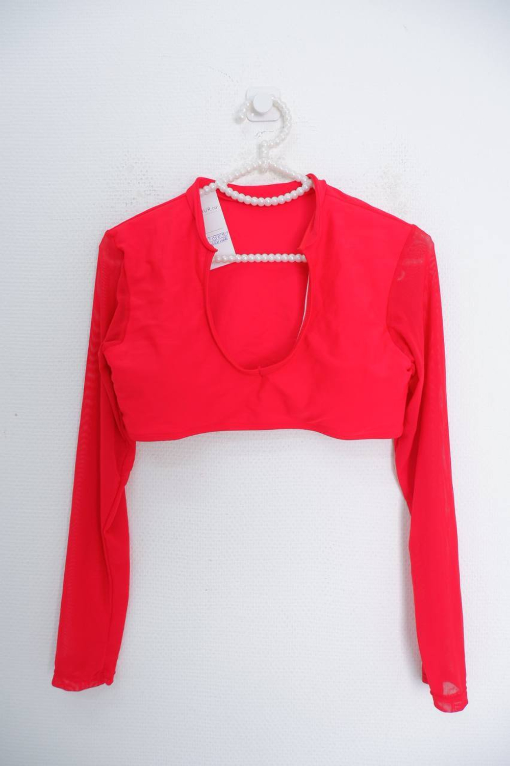 Топ с вырезом яркий 46 размер