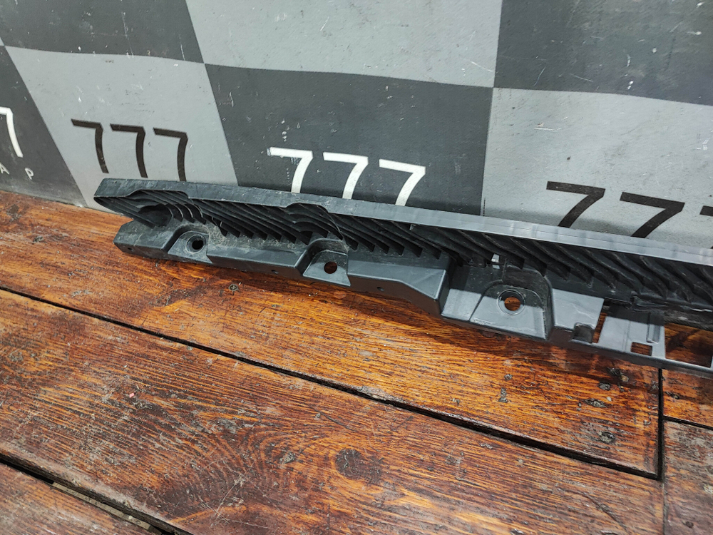 Кронштейн заднего бампера Volkswagen Tiguan 2 16-20 Б/У Оригинал 5NR807863